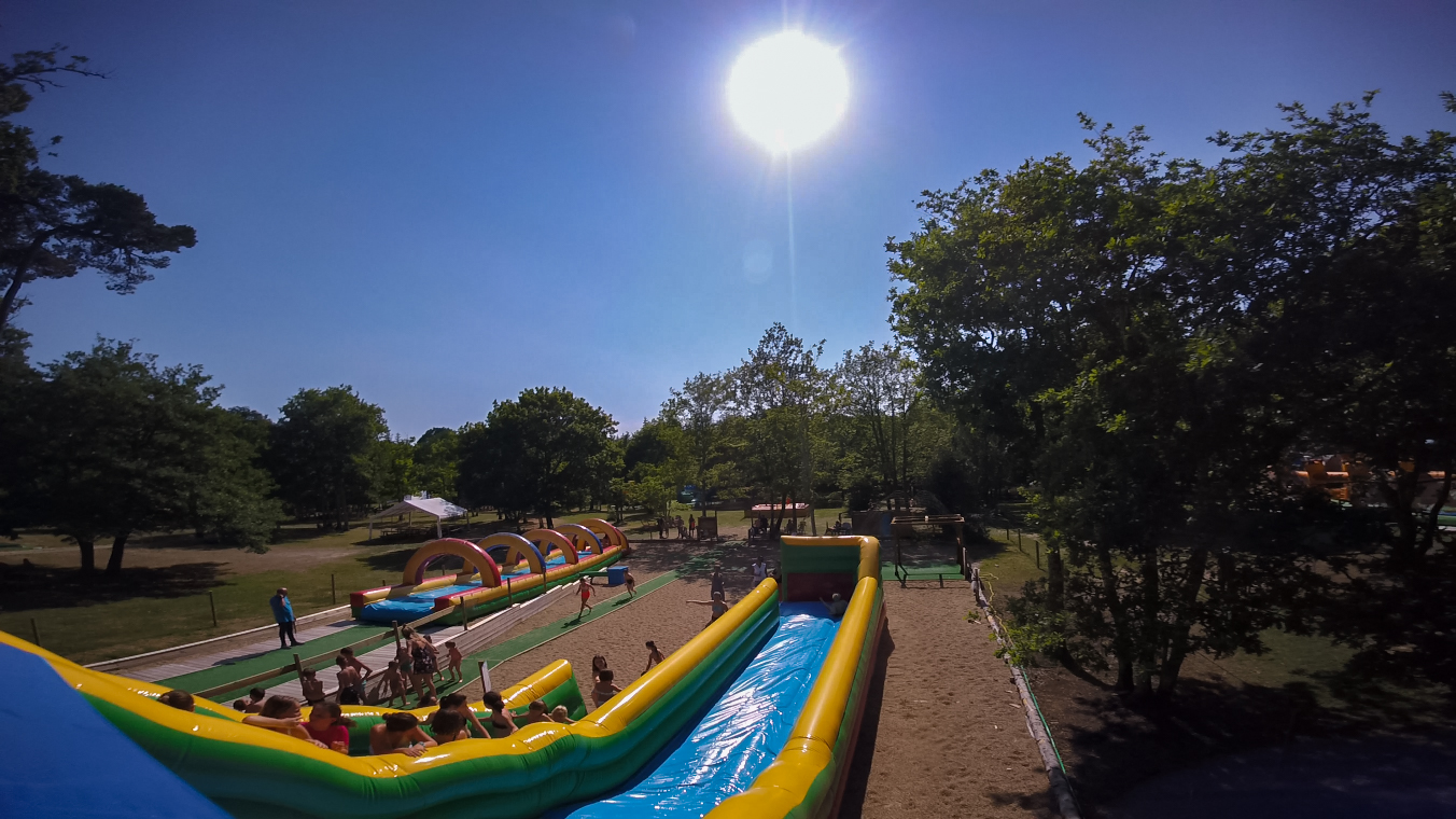 L'Aquaslide MAX Parc Aquagliss Parc de loisirs pour enfants La